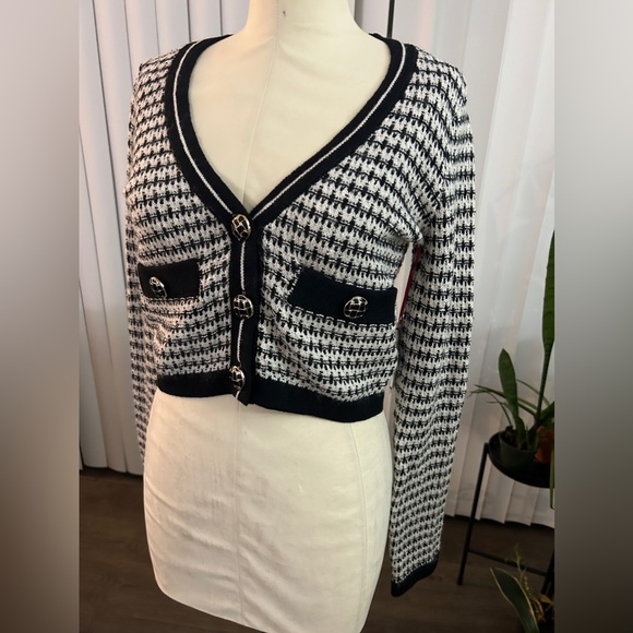 ✨ NWT London Kaye Cropped Cardigan Black & White Knit, Small ✨ - Picture 3 of 7